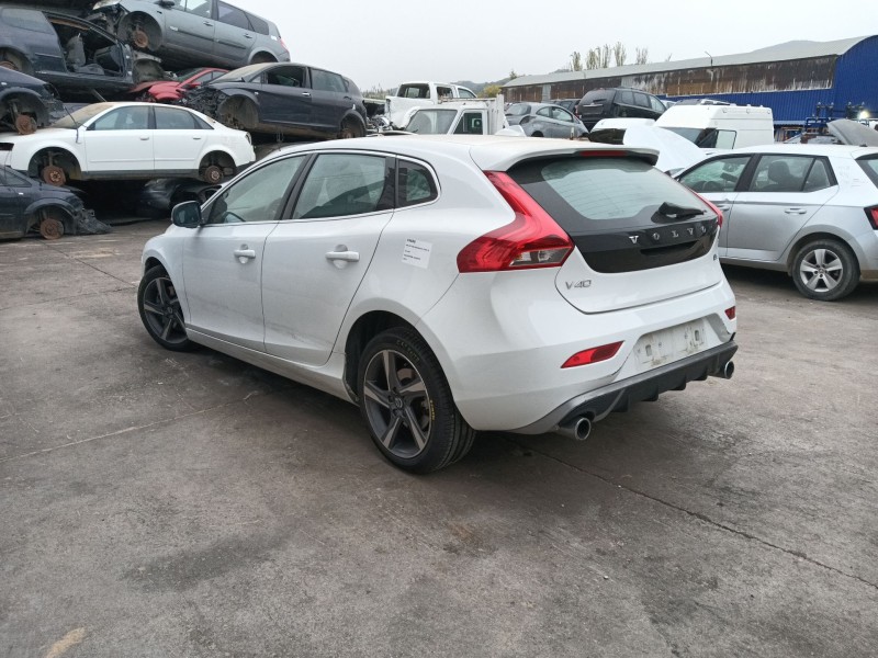 volvo v40 hatchback (525) del año 2015