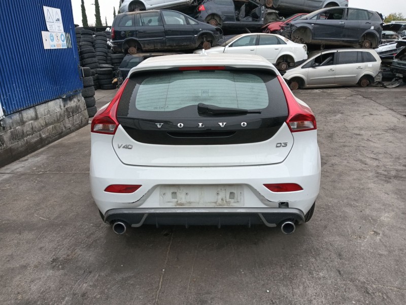 volvo v40 hatchback (525) del año 2015
