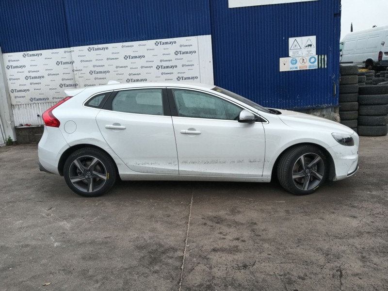 volvo v40 hatchback (525) del año 2015