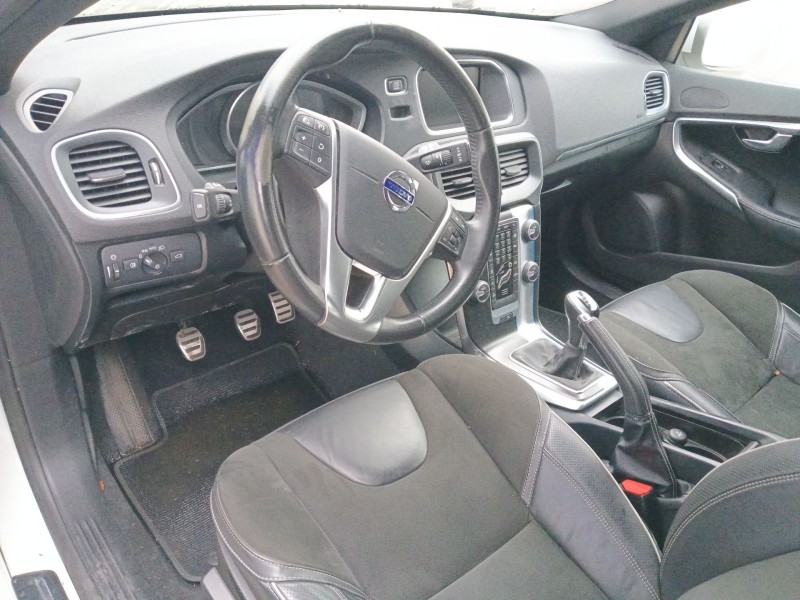 volvo v40 hatchback (525) del año 2015