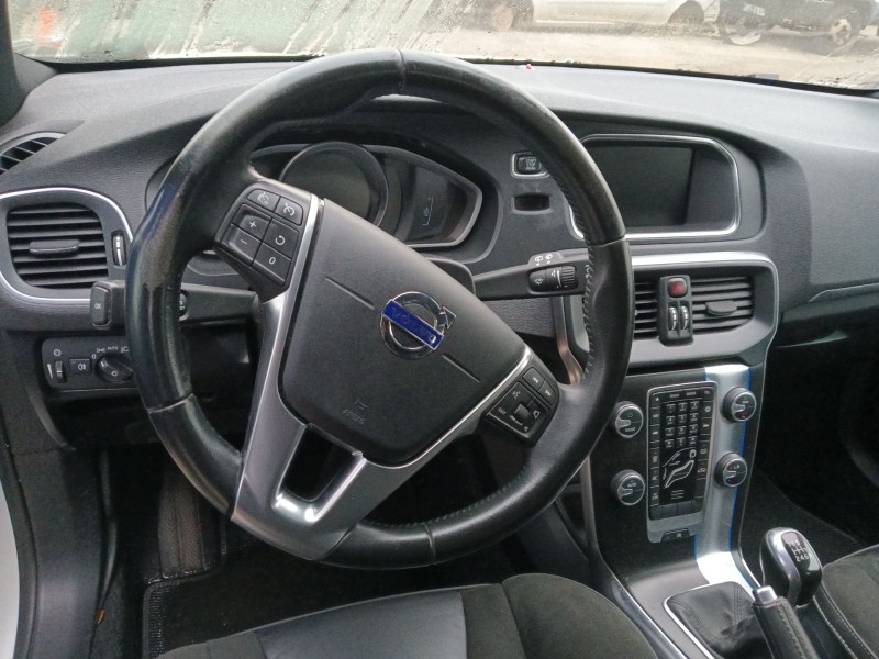 volvo v40 hatchback (525) del año 2015