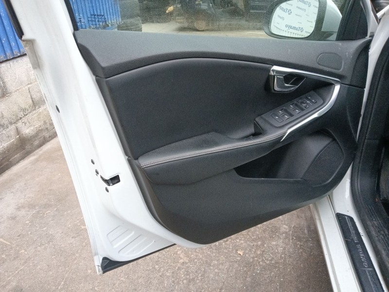 volvo v40 hatchback (525) del año 2015