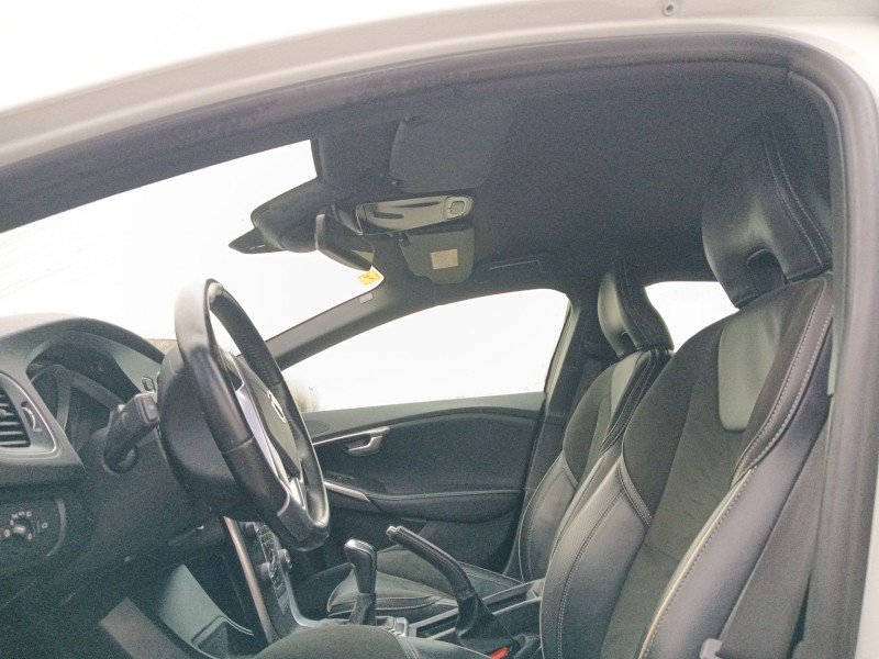 volvo v40 hatchback (525) del año 2015