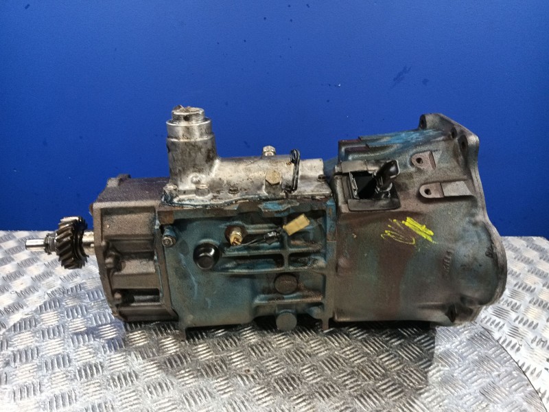 Recambio de caja cambios para nissan patrol (k/w160) 2.8 referencia OEM IAM 32131  