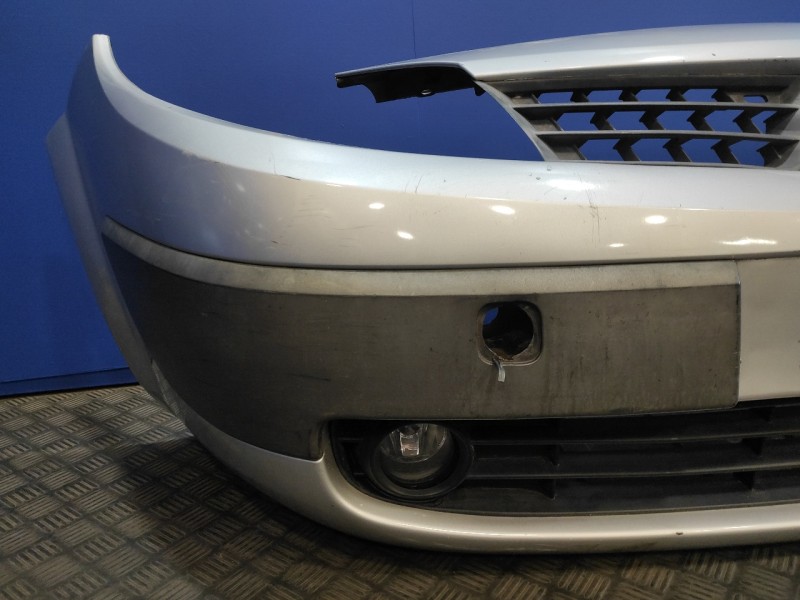 Recambio de paragolpes delantero para renault scenic ii 1.9 dci diesel referencia OEM IAM   