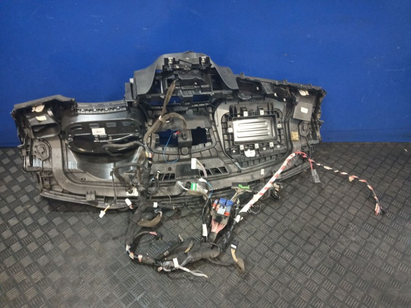 Recambio de salpicadero para renault megane iii berlina 5 p 1.5 dci diesel fap referencia OEM IAM   