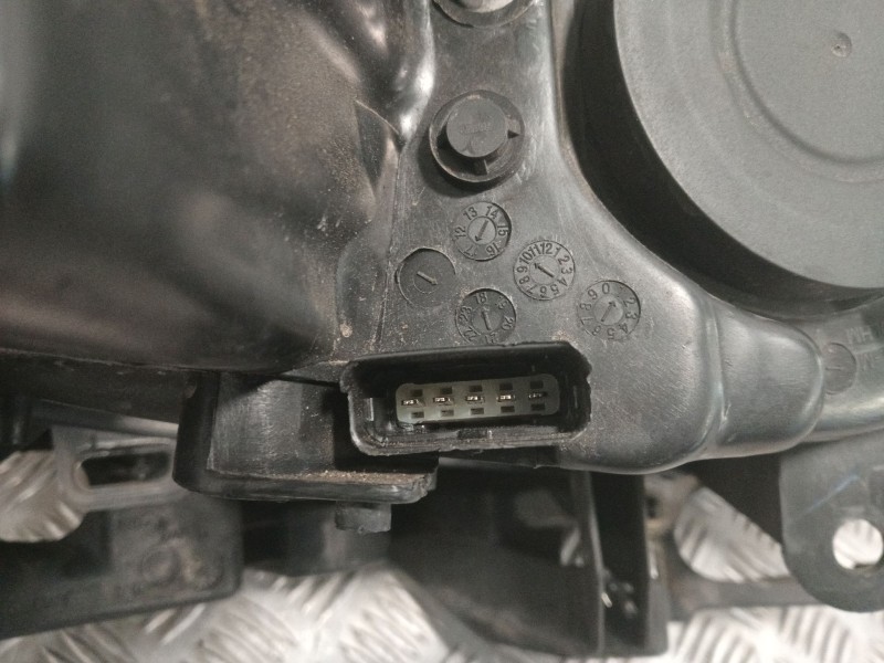 Recambio de faro izquierdo para renault scenic ii scenic ii referencia OEM IAM   