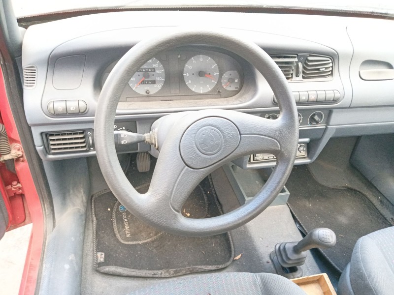 skoda felicia i (6u1) del año 1995
