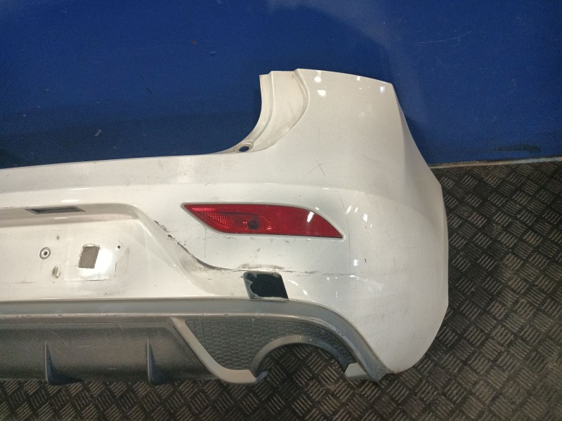 Recambio de paragolpes trasero para volvo v40 hatchback (525) d3 referencia OEM IAM 39820442 31347160 