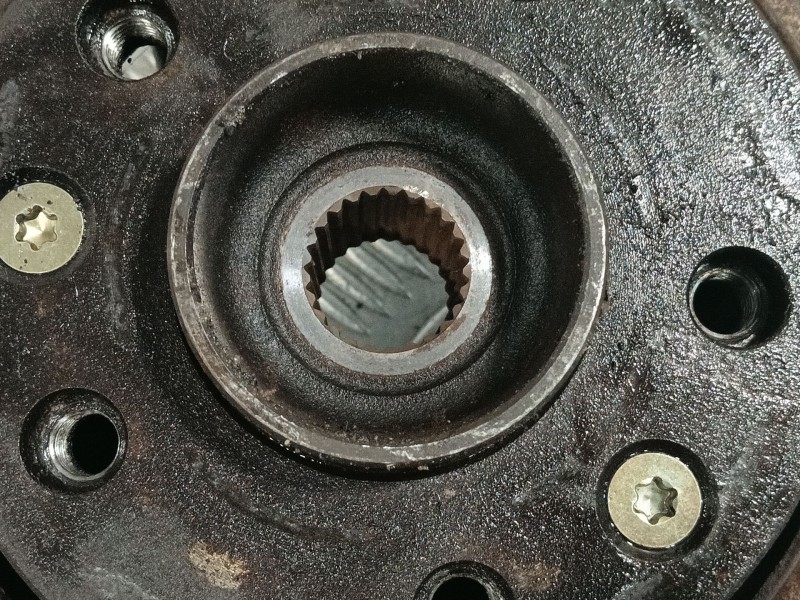 Recambio de mangueta delantera izquierda para dacia duster (hs_) 1.5 dci referencia OEM IAM   