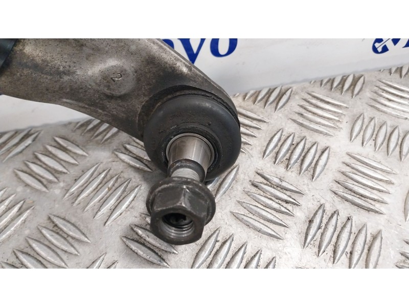 Recambio de brazo suspension inferior delantero derecho para mercedes-benz clase gla (w156) referencia OEM IAM A2465462643HT  
