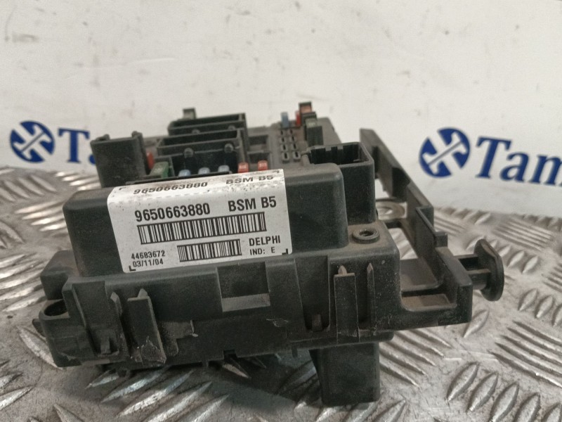 Recambio de caja reles / fusibles para peugeot 307 cc (3b) 2.0 16v referencia OEM IAM 9650663880  