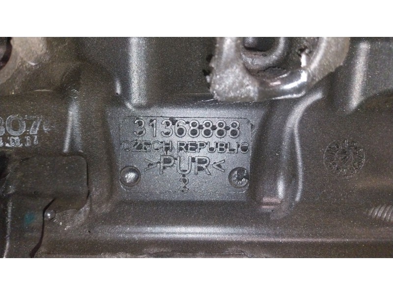 Recambio de tapa motor para volvo v40 hatchback (525) d3 referencia OEM IAM 31368888  