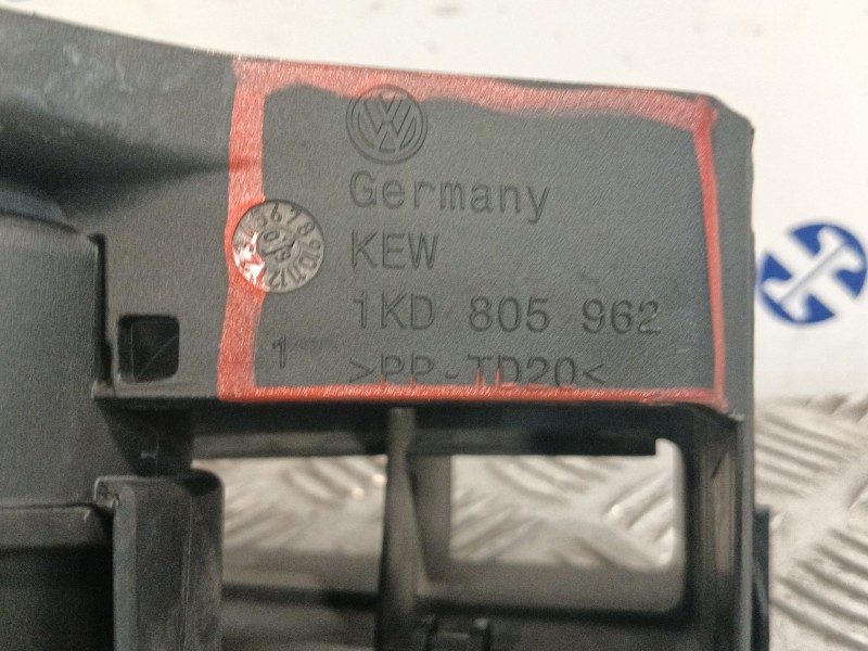 Recambio de plastico varios para volkswagen golf vi (5k1) 1.4 referencia OEM IAM 1KD805962  