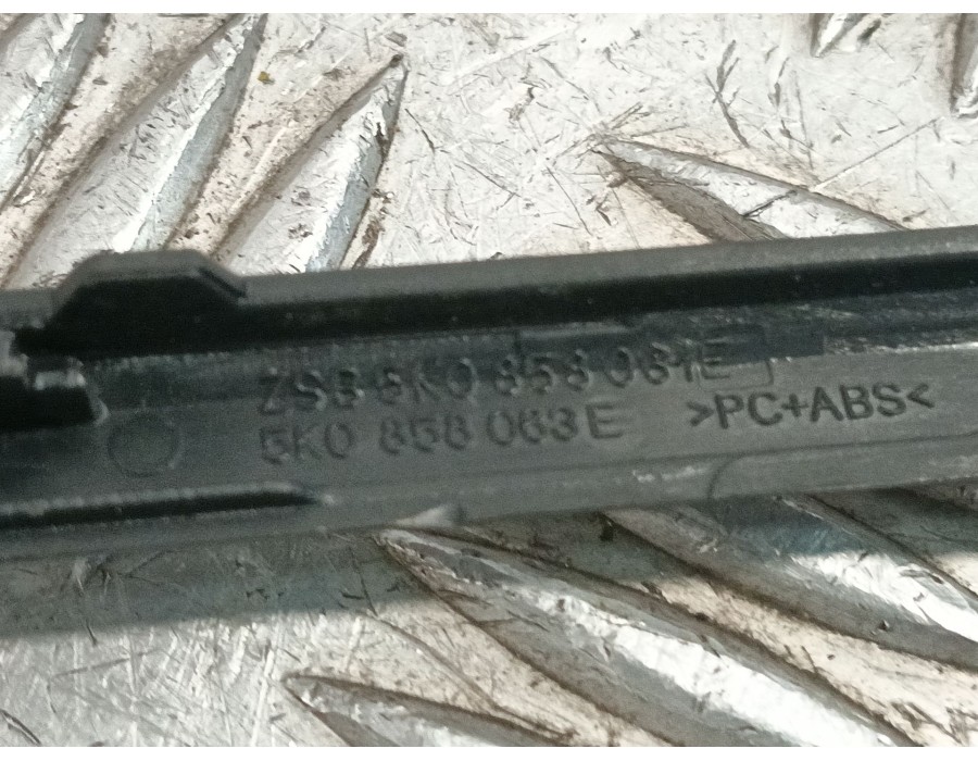 Recambio de plasticos varios interior para volkswagen golf vi (5k1) 2.0 gti referencia OEM IAM 5K0858061E 5K0858063E 