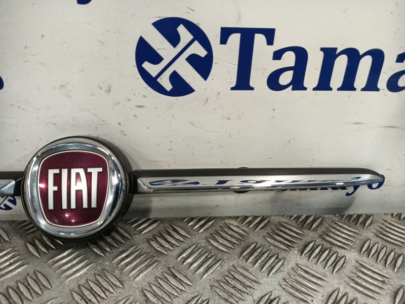 Recambio de rejilla delantera para fiat 500 (312_) 1.2 (312axa1a) referencia OEM IAM 735637413  