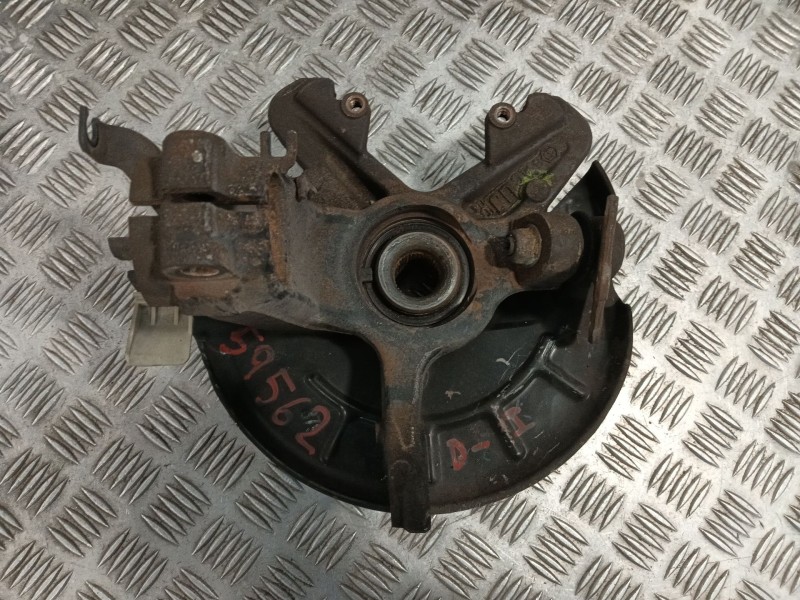 Recambio de mangueta delantera izquierda para volkswagen polo iv (9n_, 9a_) 1.4 16v referencia OEM IAM   