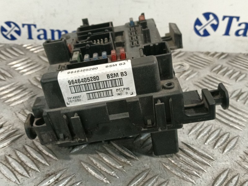Recambio de caja reles / fusibles para citroën xsara (n1) 2.0 hdi 90 referencia OEM IAM 9646405280  