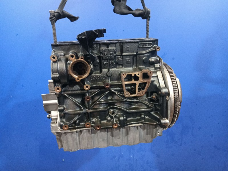 Recambio de bloque para volkswagen golf vi (5k1) 1.6 tdi referencia OEM IAM CAY 03L021P 