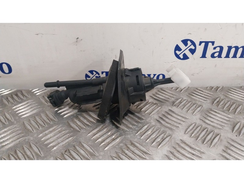 Recambio de bomba embrague para ford c-max 1.6 tdci cat referencia OEM IAM 3M517A543AG  