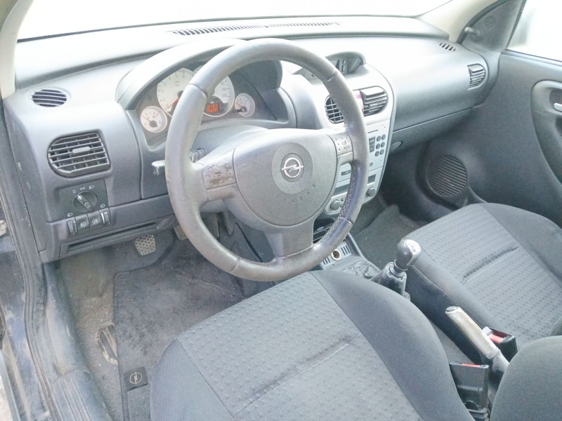 opel corsa c (x01) del año 2005
