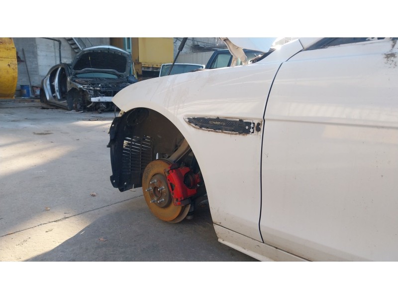 Recambio de aleta delantera izquierda para jaguar xe (x760) 2.0 d referencia OEM IAM T4N2637  