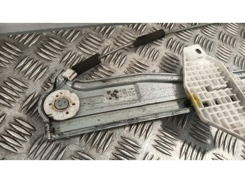 Recambio de elevalunas delantero izquierdo para hyundai h350 furgoneta 2.5 crdi referencia OEM IAM 8240359010  