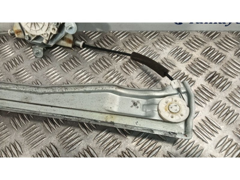 Recambio de elevalunas delantero izquierdo para hyundai h350 furgoneta 2.5 crdi referencia OEM IAM 8240359010  