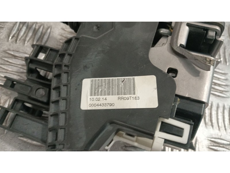 Recambio de cerradura puerta trasera derecha para mercedes-benz clase a (w176) referencia OEM IAM A2047302835  