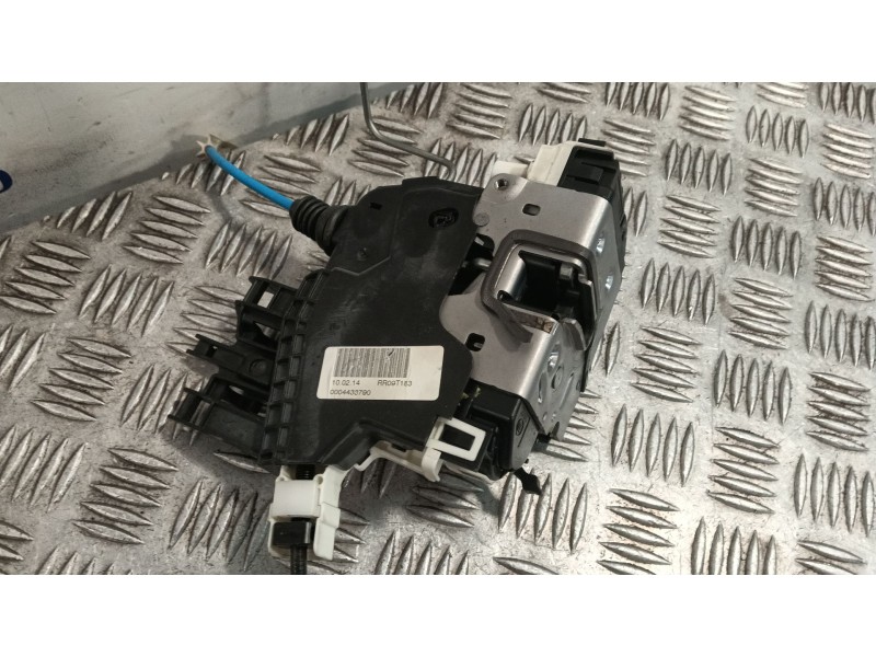 Recambio de cerradura puerta trasera derecha para mercedes-benz clase a (w176) referencia OEM IAM A2047302835  
