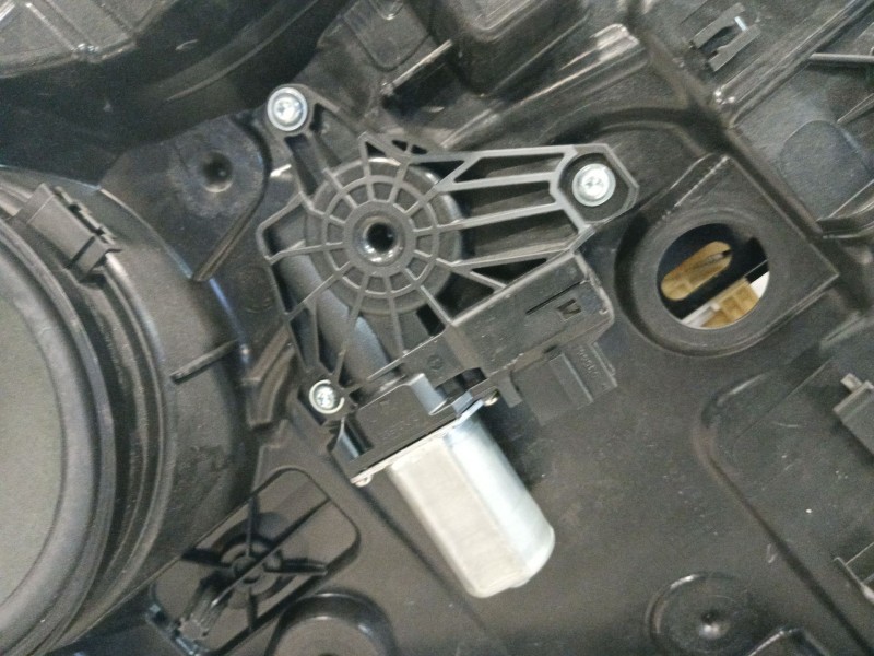 Recambio de elevalunas trasero derecho para mercedes-benz clase a (w176) referencia OEM IAM A2468200100 A2047302835 