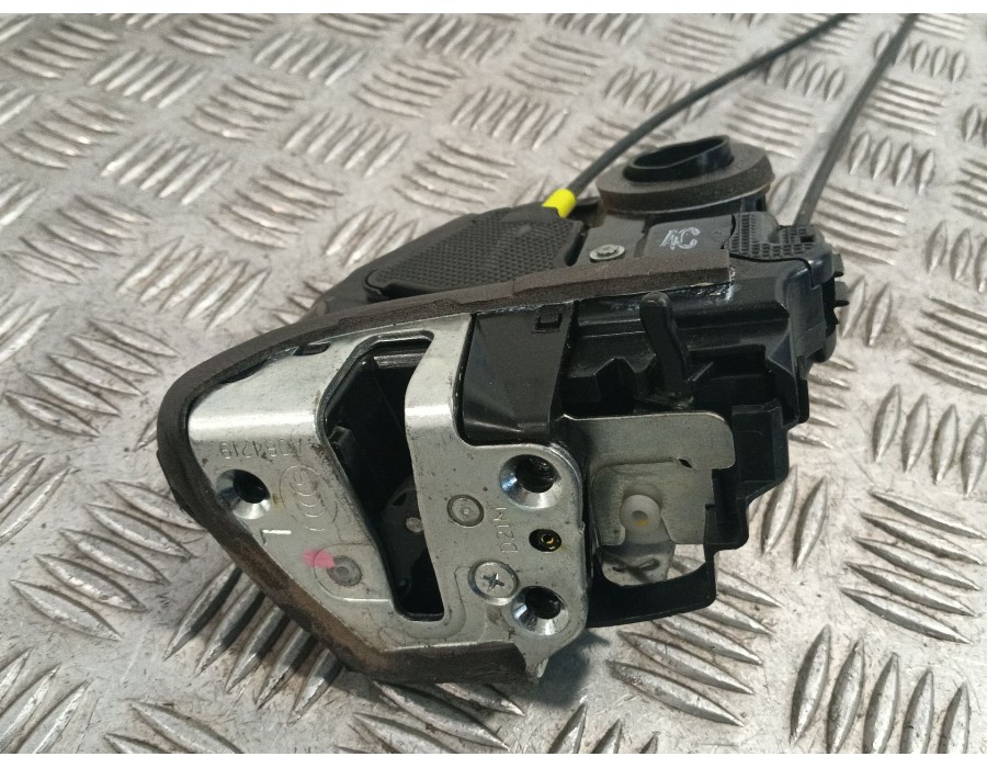 Recambio de cerradura puerta trasera izquierda para toyota auris (_e18_) 1.4 d-4d (nde180_) referencia OEM IAM A084219  
