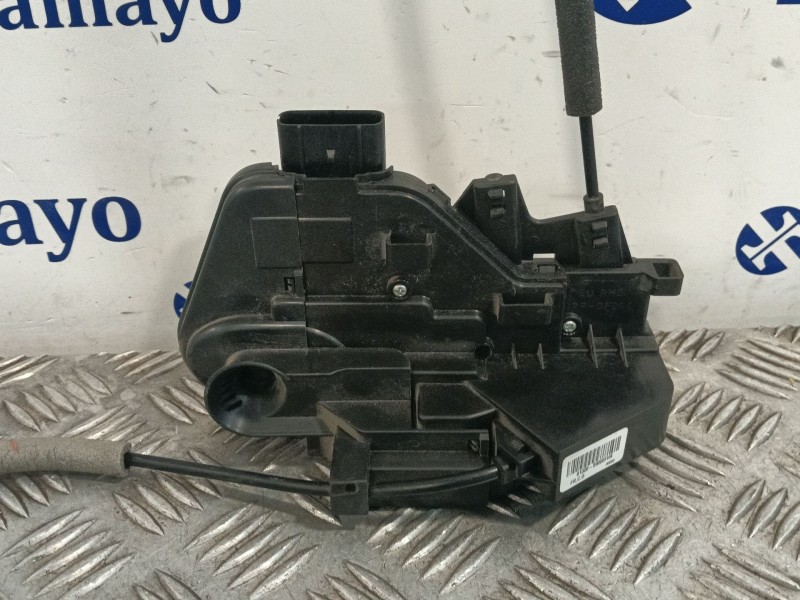 Recambio de cerradura puerta delantera derecha para hyundai h350 furgoneta 2.5 crdi referencia OEM IAM 8132059000FHK  