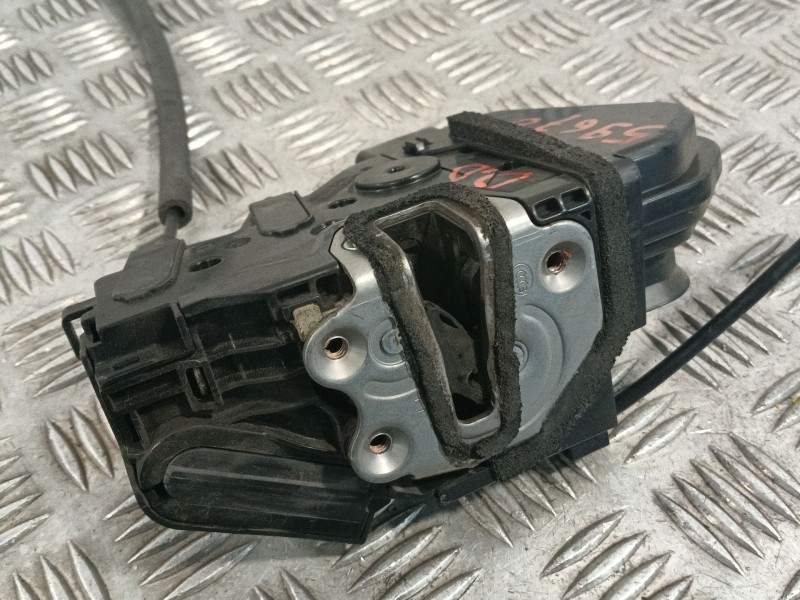 Recambio de cerradura puerta delantera derecha para hyundai h350 furgoneta 2.5 crdi referencia OEM IAM 8132059000FHK  