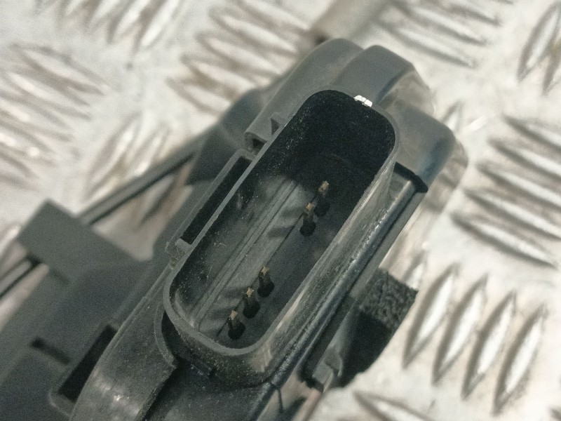 Recambio de cerradura puerta delantera derecha para hyundai h350 furgoneta 2.5 crdi referencia OEM IAM 8132059000FHK  