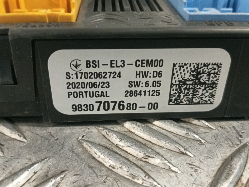 Recambio de caja reles / fusibles para opel combo furgoneta/monovolumen (k9) 1.5 d referencia OEM IAM 983070768000  
