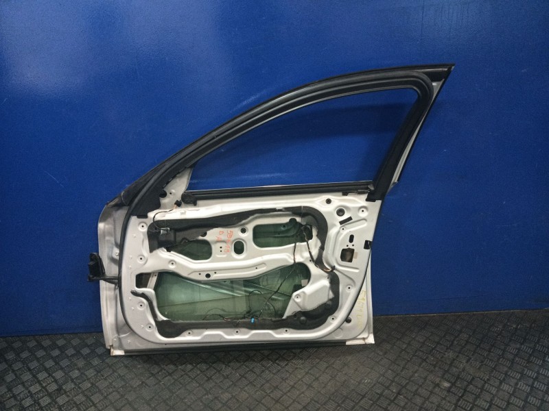 Recambio de puerta delantera derecha para bmw 5 touring (f11) 520 d referencia OEM IAM 41009628754  