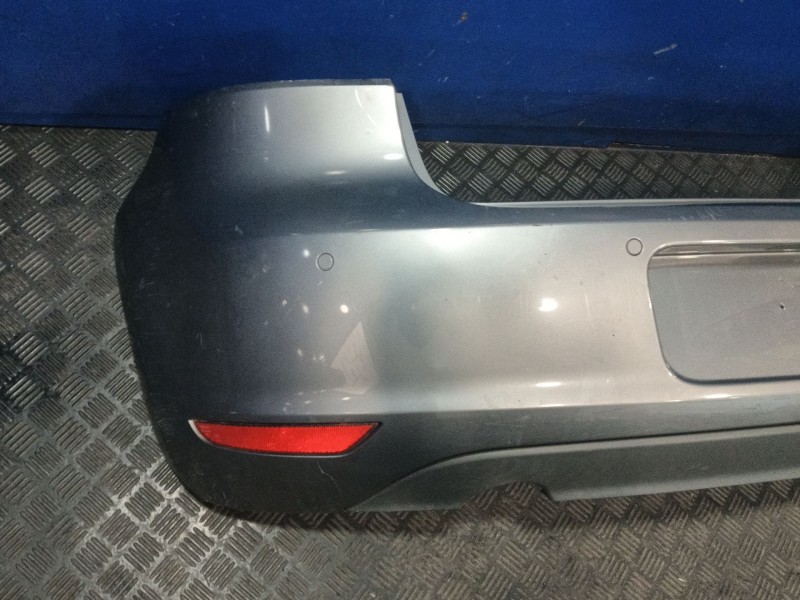 Recambio de paragolpes trasero para volkswagen golf vi (5k1) 1.6 tdi referencia OEM IAM 5K6807421  