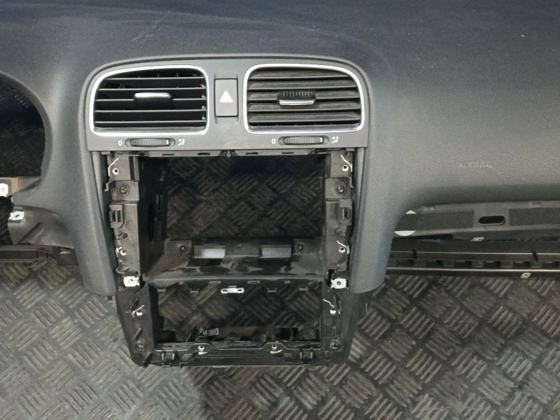 Recambio de salpicadero para volkswagen golf vi (5k1) 2.0 gti referencia OEM IAM 5K1857181B  