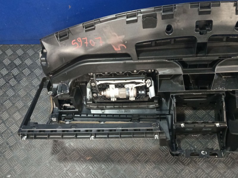 Recambio de salpicadero para volkswagen golf vi (5k1) 2.0 gti referencia OEM IAM 5K1857181B  