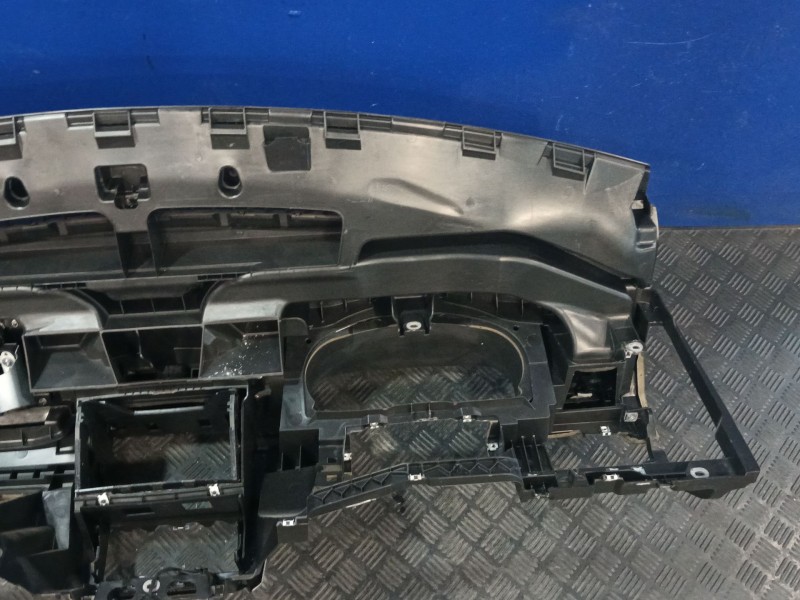 Recambio de salpicadero para volkswagen golf vi (5k1) 2.0 gti referencia OEM IAM 5K1857181B  