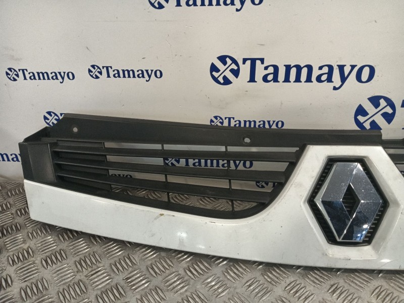 Recambio de rejilla delantera para renault master ii furgoneta (fd) 2.5 dci referencia OEM IAM 8200426365  