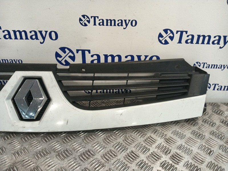Recambio de rejilla delantera para renault master ii furgoneta (fd) 2.5 dci referencia OEM IAM 8200426365  