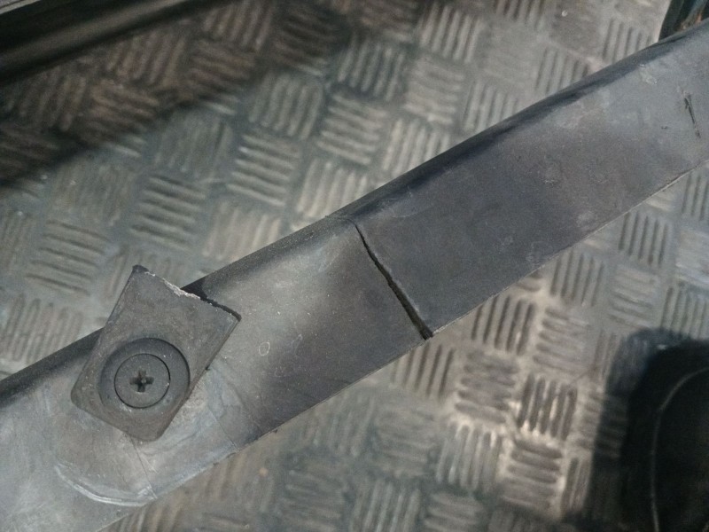 Recambio de refuerzo paragolpes delantero para hyundai h350 furgoneta 2.5 crdi referencia OEM IAM 8653059000  