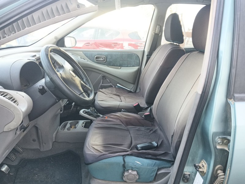 nissan almera tino (v10) del año 2002