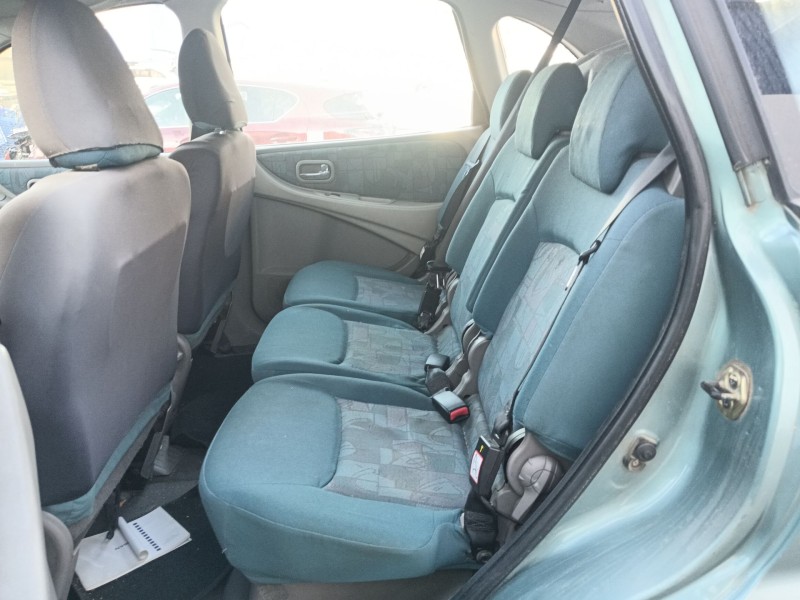 nissan almera tino (v10) del año 2002