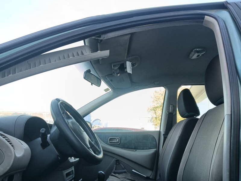 nissan almera tino (v10) del año 2002
