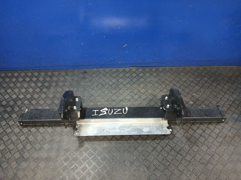 Recambio de refuerzo paragolpes trasero para isuzu trooper 2.8 turbodiesel referencia OEM IAM   