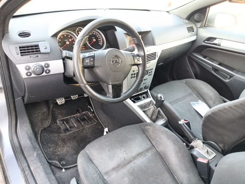 opel astra h gtc (a04) del año 2005