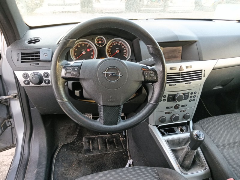 opel astra h gtc (a04) del año 2005